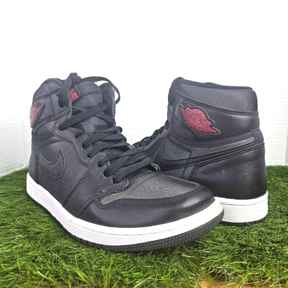 Jordan 1 Retro High Black Satin Gym Red | 8.0 - Picture 1 of 9